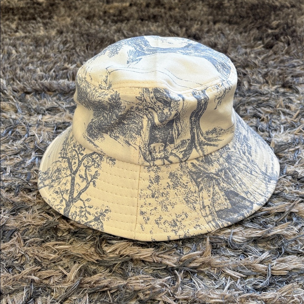 Cream and Blue Toile Foldable Bucket Hat One Size - Picture 5 of 7